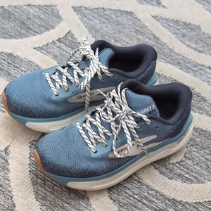 Brooks Ghost 2 Max Size 6 Sneakers